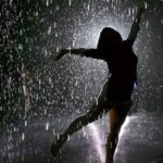 No Te Escondas De La Tormenta Mejor Baila Bajo La Lluvia