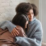 Cómo apoyar a mi novia durante tiempos difíciles: comprensión y apoyo