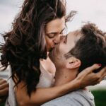 5 tipos de besos que a los hombres les gustan: Descubriendo los secretos de la pasión y el romance