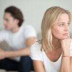 Cómo dejar de ser inseguro/a en una relación: confianza y autoestima